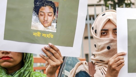 Bangladesh – Bruciata viva a scuola una 19enne dopo una denuncia