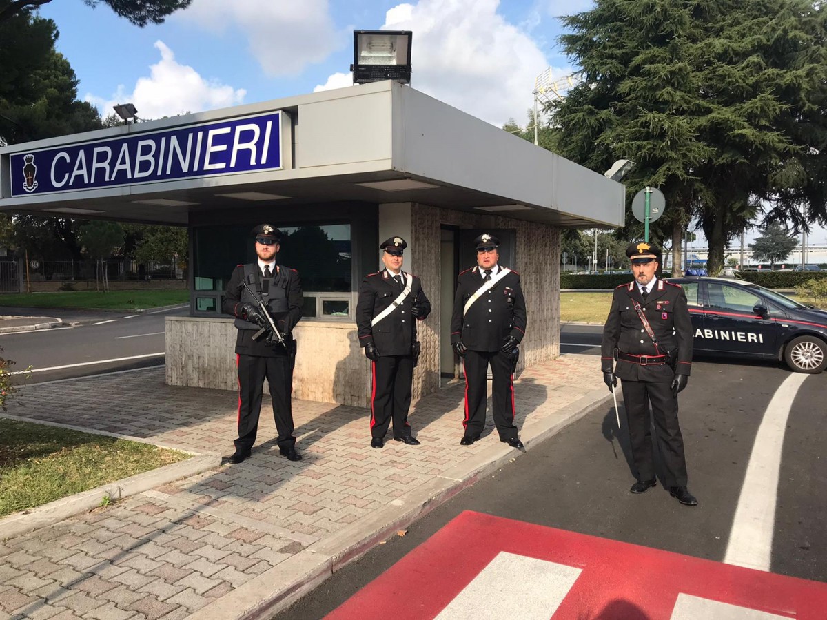 ROMA Carabinieri eroi salvano la vita a pilota Alitalia