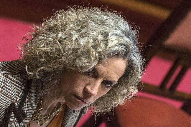 cirinnà attacca la cameriera