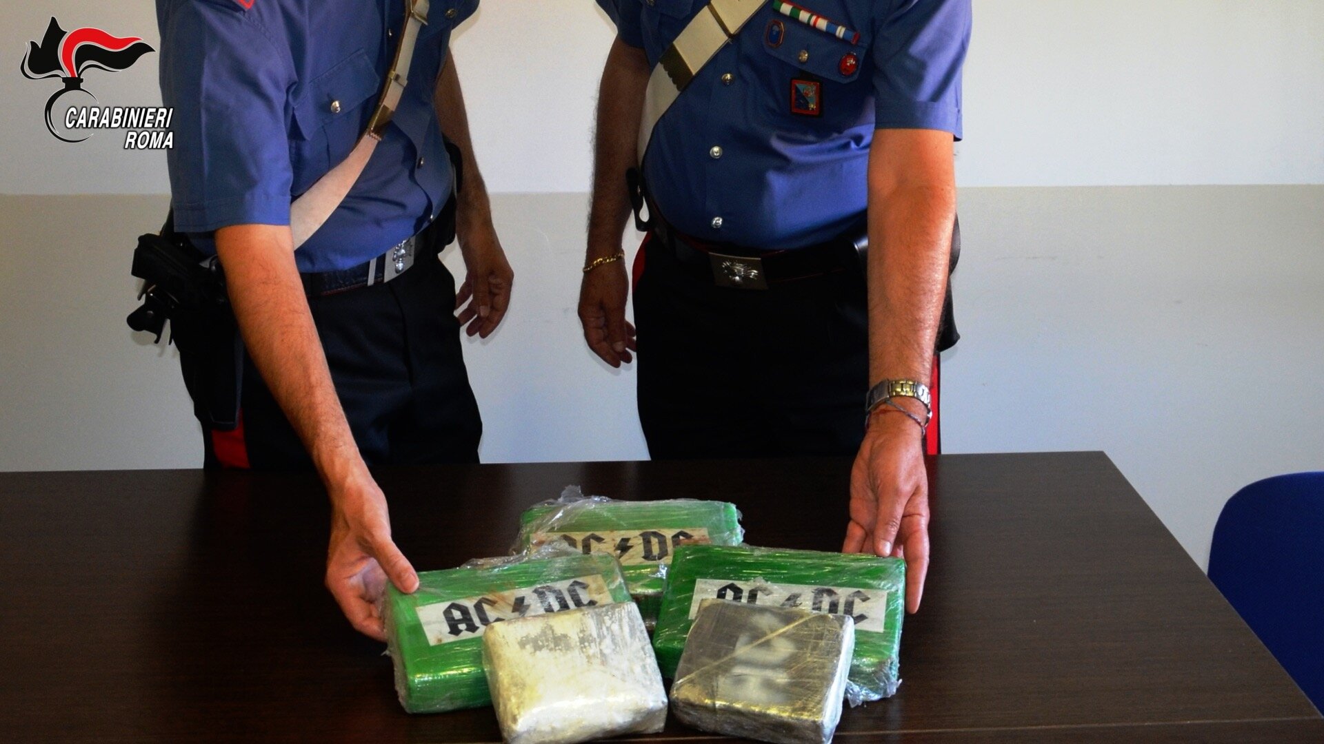 Maxi sequestro di droga: trovati 4,5 kg di cocaina