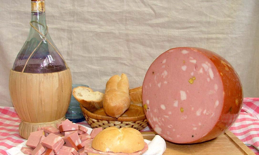 362 anni di mortadella e ricette antispreco alla stazione Termini di Roma: un viaggio culinario nel tempo e sul treno!