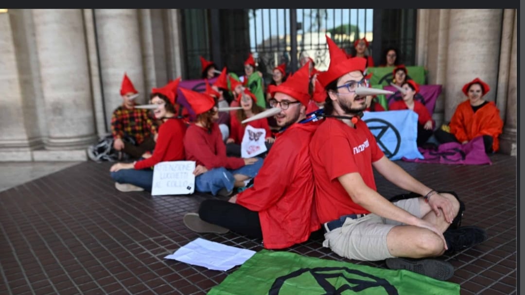 Protesta Ecologica di Attivisti in Costume davanti al Ministero delle Infrastrutture


    Protesta Ecologica di Attivisti in Costume davanti al Ministero delle Infrastrutture