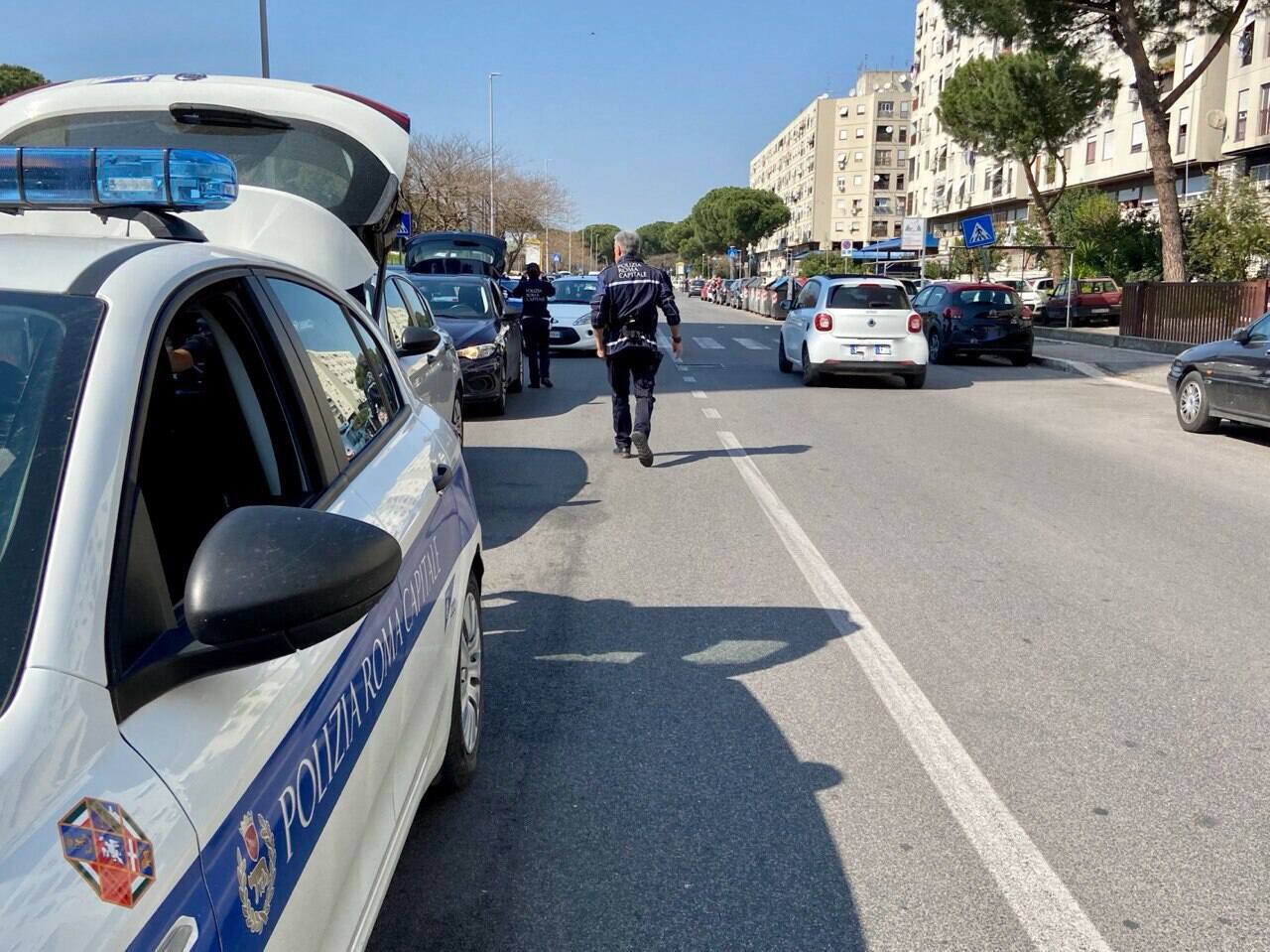 Tor Bella Monaca, 17enne sperona auto della Polizia Locale di Roma Capitale