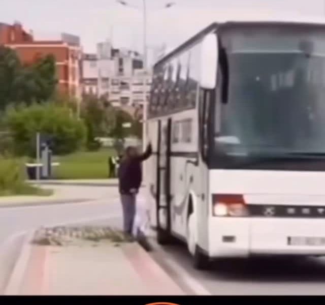 VIDEO Tufello, motociclista dal cuore d’oro….